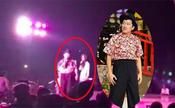 Trường Giang có nên học cách xử lý của Tuấn Hưng khi bị khán giả ném đồ lên sân khấu? - Ảnh 2 Trường Giang có nên học cách xử lý của Tuấn Hưng khi bị khán giả ném đồ lên sân khấu? - Ảnh 2