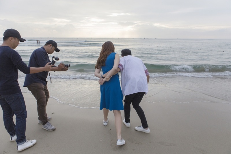 Hariwon tung ảnh cực lãng mạn bên ông xã Trấn Thành trong MV mới - Ảnh 2