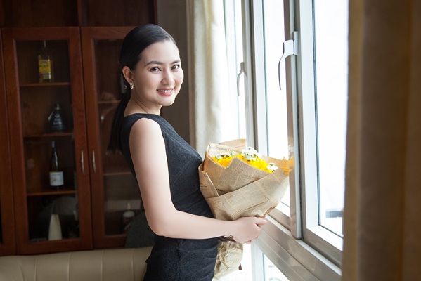 Bí quyết giữ dáng như gái đôi mươi của kiều nữ Ngọc Lan - Ảnh 4 Đã có lúc Ngọc Lan ganh tị với con trai vì chồng dành tình cảm cho con trai quá nhiều - Ảnh: Mễ Thuận