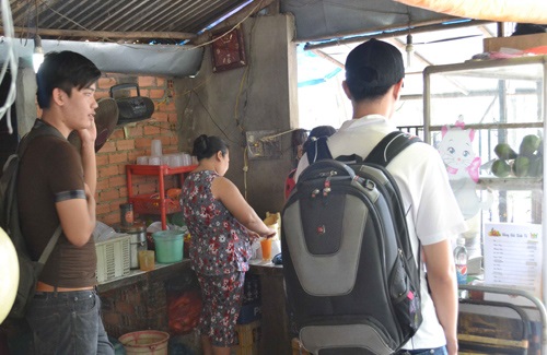 1001 kiểu chặt chém khách du lịch: 3 cửa hàng đất Sài thành muốn ăn phải nghe chửi - Ảnh 1 1001 kiểu chặt chém khách du lịch: 3 cửa hàng đất Sài thành muốn ăn phải nghe chửi - Ảnh 1