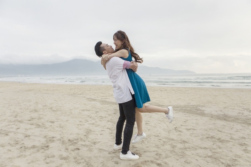 Hariwon tung ảnh cực lãng mạn bên ông xã Trấn Thành trong MV mới - Ảnh 7