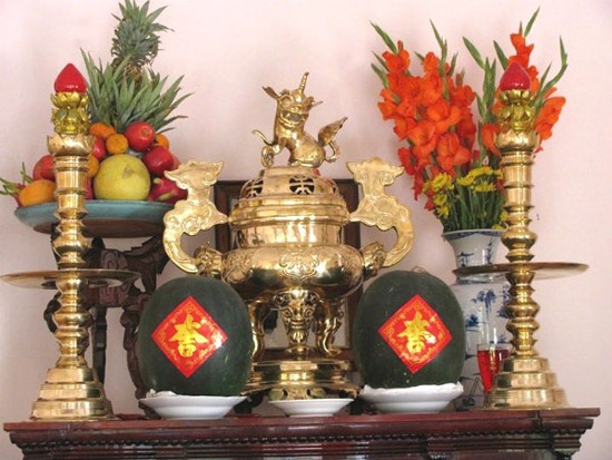 Bàn thờ Tết Nguyên đán - Đại diện cho tầng trời linh thiêng Bàn thờ Tết Nguyên đán - Đại diện cho tầng trời linh thiêng