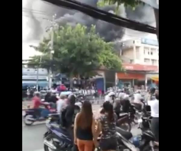 Sài Gòn: Cây xăng bốc cháy ngùn ngụt - Ảnh 1
