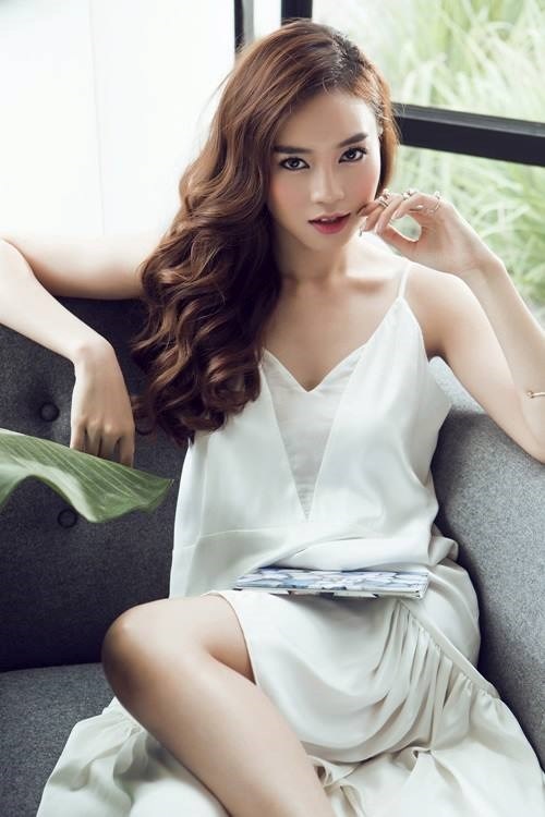 Khẩu chiến Ninh Dương Lan Ngọc - Angela Phương Trinh: Bị tố chuyên hãm hại đồng nghiệp, 'bà mẹ nhí' bất ngờ đáp trả như 1 'cao thủ' - Ảnh 1 Khẩu chiến Ninh Dương Lan Ngọc - Angela Phương Trinh: Bị tố chuyên hãm hại đồng nghiệp, 'bà mẹ nhí' bất ngờ đáp trả như 1 'cao thủ' - Ảnh 1
