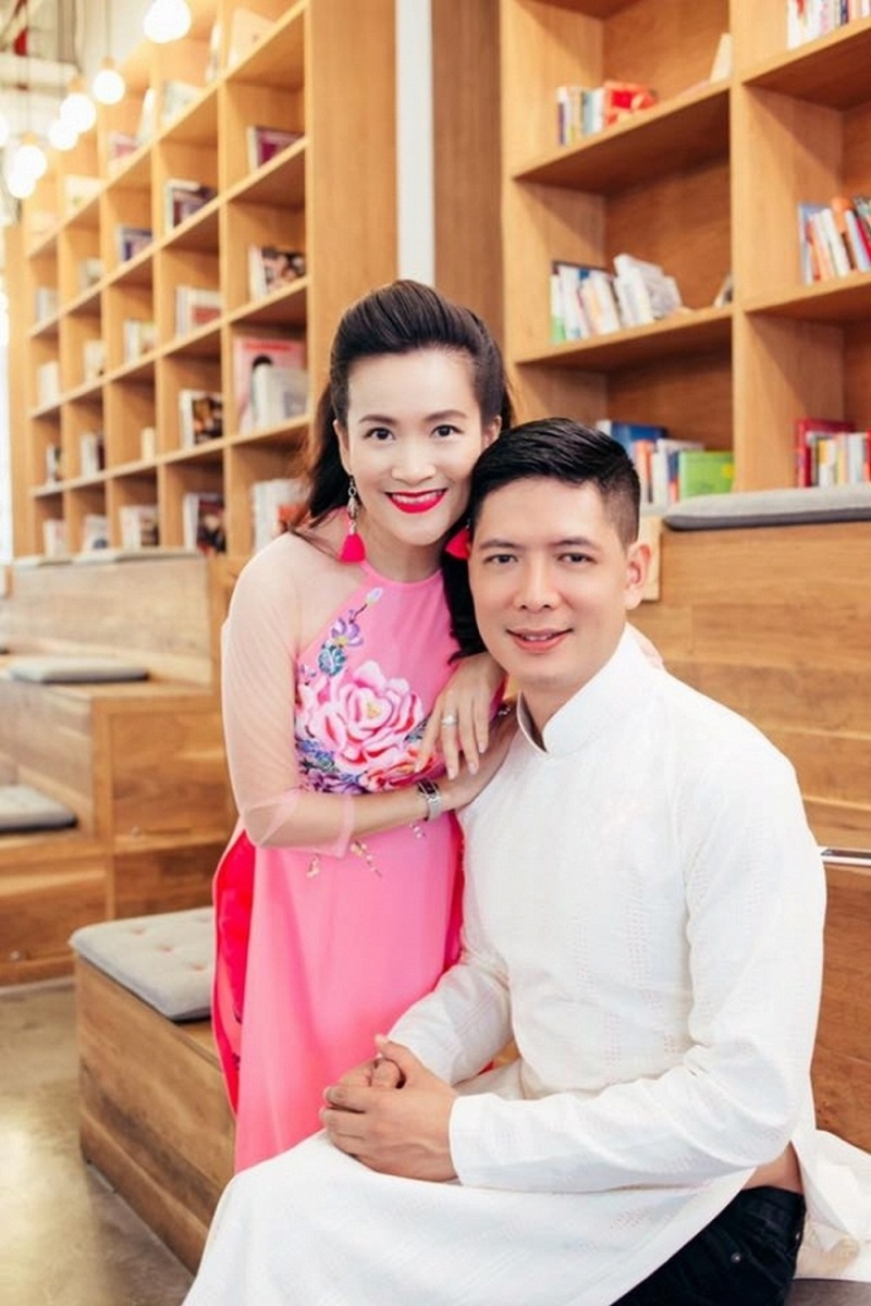 Những người vợ vừa xinh vừa giỏi làm hậu phương vững chắc cho các nam diễn viên điển trai Việt - Ảnh 1 Những người vợ vừa xinh vừa giỏi làm hậu phương vững chắc cho các nam diễn viên điển trai Việt - Ảnh 1