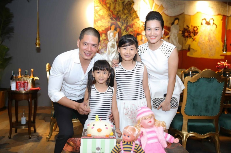 Những người vợ vừa xinh vừa giỏi làm hậu phương vững chắc cho các nam diễn viên điển trai Việt - Ảnh 2 Những người vợ vừa xinh vừa giỏi làm hậu phương vững chắc cho các nam diễn viên điển trai Việt - Ảnh 2
