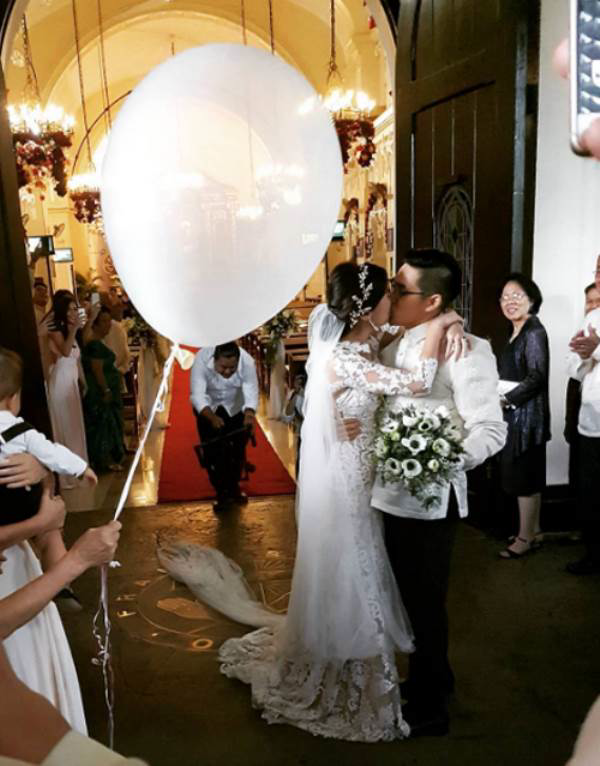 Mẹ chồng Hà Tăng 'quẩy' tưng bừng trong lễ cưới con gái - Ảnh 4