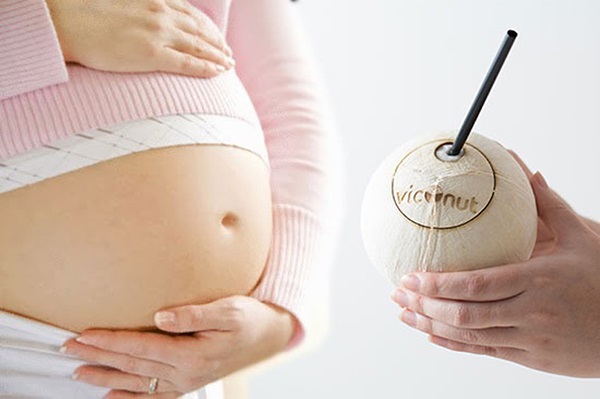 Uống dừa vào cuối thai kỳ để đủ nước ối cho mẹ bầu. Uống dừa vào cuối thai kỳ để đủ nước ối cho mẹ bầu.