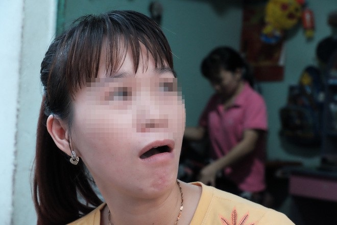 Phụ huynh trẻ bị bảo mẫu mầm non bạo hành dã man: 'Mỗi lần họp đều đề nghị xem camera nhưng các cô tìm đủ lý do để từ chối' - Ảnh 2 Phụ huynh trẻ bị bảo mẫu mầm non bạo hành dã man: 'Mỗi lần họp đều đề nghị xem camera nhưng các cô tìm đủ lý do để từ chối' - Ảnh 2