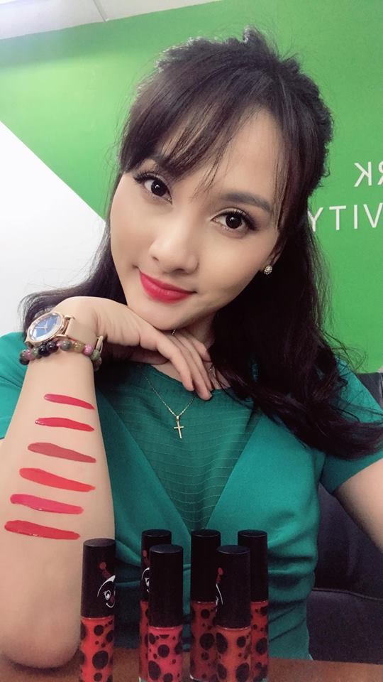 Loạt mỹ nhân Việt kiếm bộn tiền nhờ quảng cáo mỹ phẩm rầm rộ trên Facebook - Ảnh 1 Loạt mỹ nhân Việt kiếm bộn tiền nhờ quảng cáo mỹ phẩm rầm rộ trên Facebook - Ảnh 1