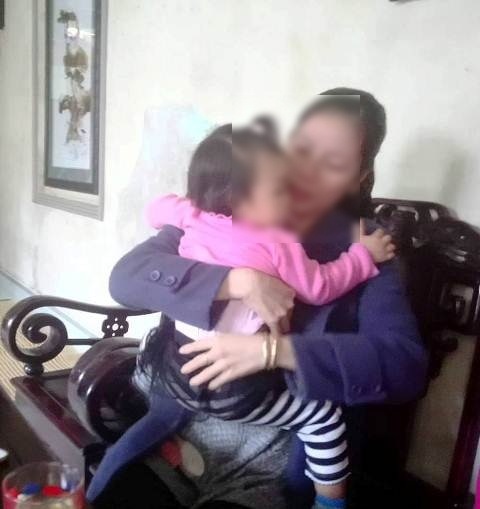 Thừa Thiên-Huế: Nghi án bé gái 16 tháng tuổi bị bảo mẫu nhà trẻ đánh tím bẹn, tâm lý hoảng loạn bất thường - Ảnh 1