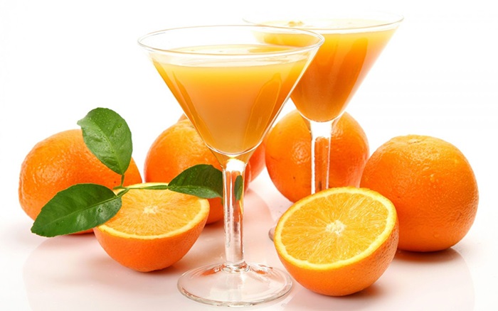 Khi bị bệnh trĩ nên ngoài uống nước lọc thì bạn nên uống các loại sinh tố khác như sinh tố cam, cà rốt