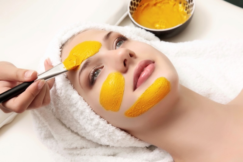 Thay da đổi thịt với bí quyết làm đẹp sau sinh bằng nghệ - Ảnh 3 Đắp mặt nghệ trứng gà dưỡng da đẹp mịn màng tươi trẻ cho <a target='_blank' data-cke-saved-href='http://www.phunuvagiadinh.vn/' href='http://www.phunuvagiadinh.vn/'>phụ nữ</a> sau khi sinh mổ