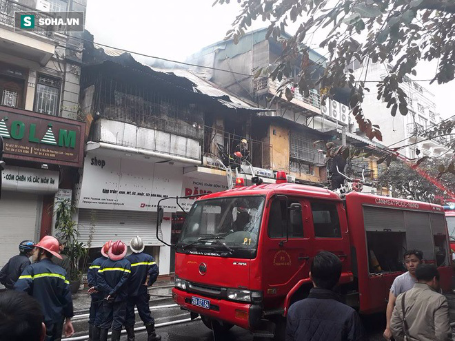 Hà Nội: Hai ngôi nhà trên phố cổ Bát Đàn cháy dữ dội, 1 người tử vong - Ảnh 5