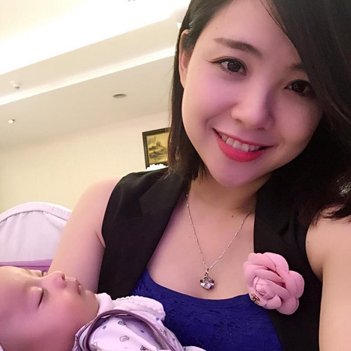 Mách các mẹ bỉm sữa cách chăm sóc da mặt cho phụ nữ sau sinh đẹp khỏi chê - Ảnh 1 Áp dụng cách chăm sóc da mặt cho phụ nữ sau sinh để các mẹ có làn da đẹp mịn màng nhé