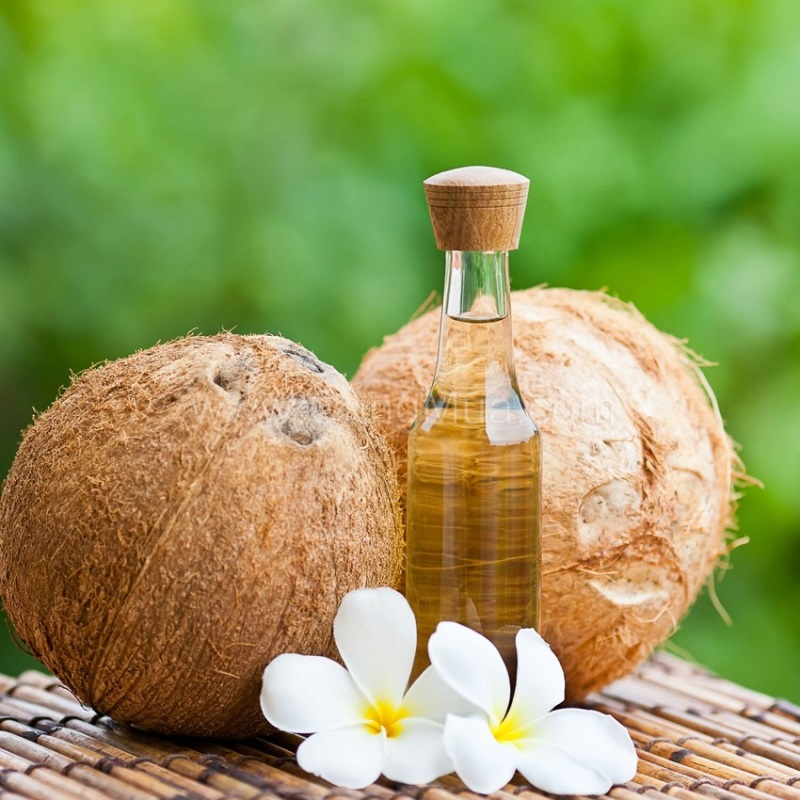 Bỏ qua làm sao được cách chăm sóc da mặt như da em bé mang lại làn da trẻ đẹp mịn màng cho các chị em - Ảnh 3 Chăm sóc da mặt như da em bé thì không nên bỏ qua dưỡng da bằng dầu dừa đâu nhé