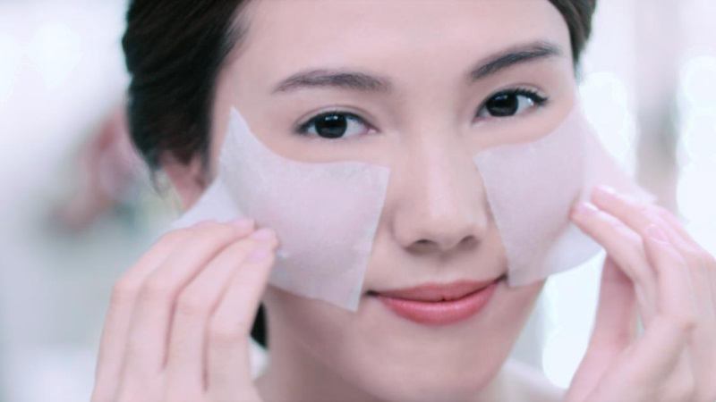 Tẩy trang sạch mỗi tối là cách chăm sóc da mặt se khít lỗ chân lông quan trọng Tẩy trang sạch mỗi tối là cách chăm sóc da mặt se khít lỗ chân lông quan trọng
