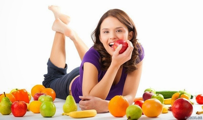 Ăn nhiều trái cây để cung cấp thêm chất dinh dưỡng cho da dầu. 