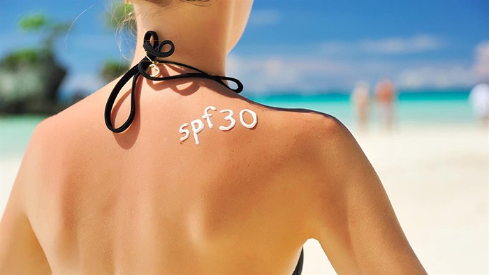 Chọn kem chống nắng có chỉ số SPF từ 30 trở lên để bảo vệ da tốt nhất.