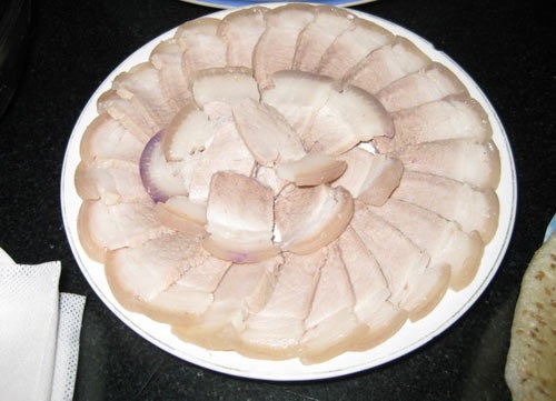 Cách làm bánh tráng cuốn thịt heo Đà Nẵng ngon đúng điệu, ăn là ghiền - Ảnh 2