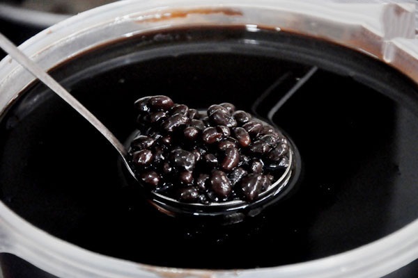 Nấu nước đậu đen uống mỗi ngày giúp da đẹp và dáng chuẩn