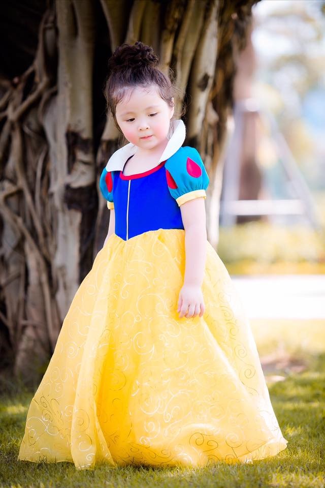 Con gái Elly Trần hóa thân thành công chúa Bạch Tuyết
