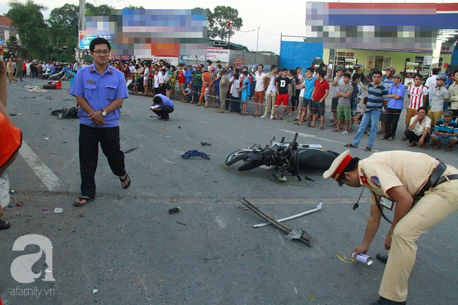 Bình Dương: Xe khách tông hàng loạt ô tô xe máy, hai chị em bé gái chết thảm - Ảnh 1