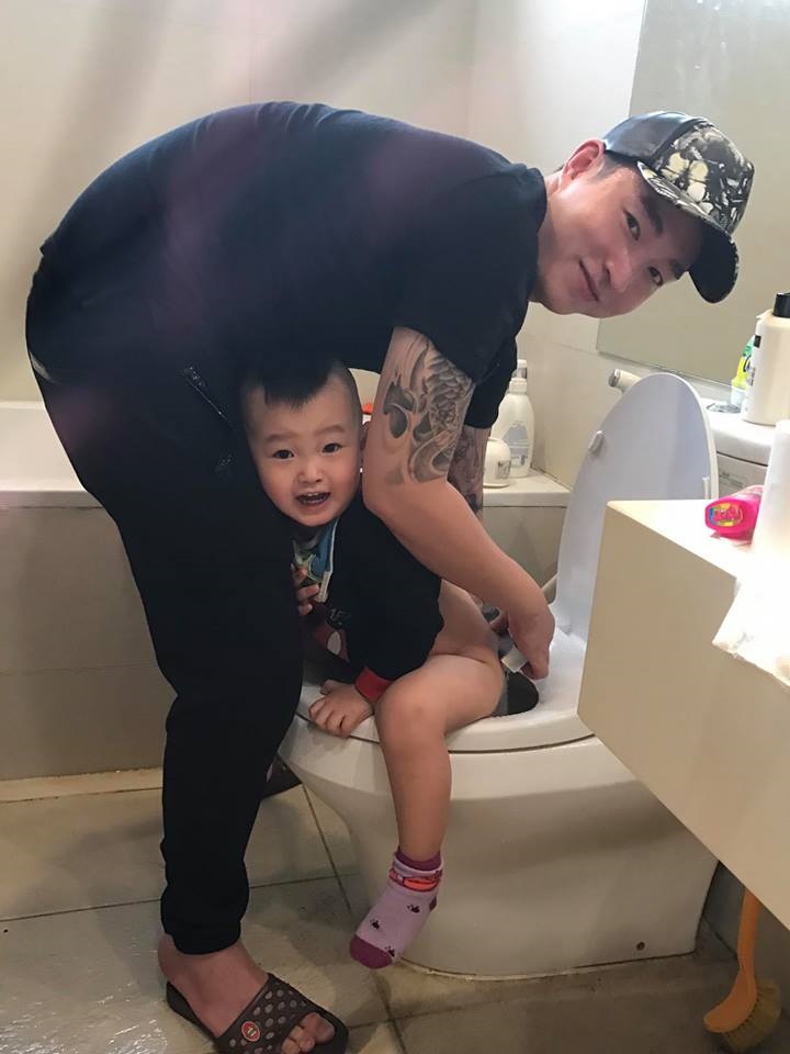 Phát ghen với anh chồng 'soái ca' làm hết việc nhà giúp vợ - Ảnh 5 Phát ghen với anh chồng 'soái ca' làm hết việc nhà giúp vợ - Ảnh 5