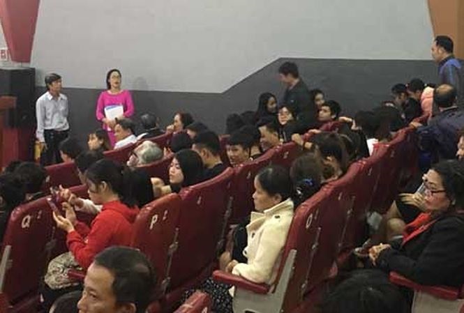 'Cô Ba Sài Gòn' hút khách sau khi bị livestream trái phép: Khán giả chật kín, phải ngồi ghế phụ - Ảnh 1