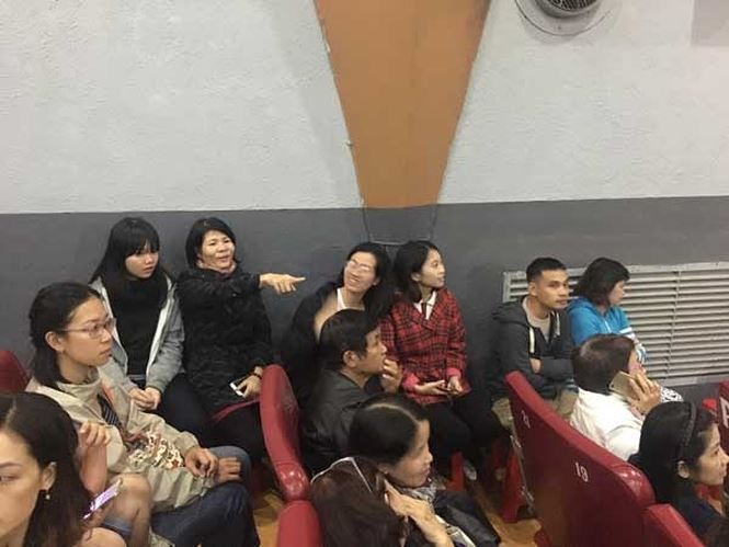 'Cô Ba Sài Gòn' hút khách sau khi bị livestream trái phép: Khán giả chật kín, phải ngồi ghế phụ - Ảnh 2