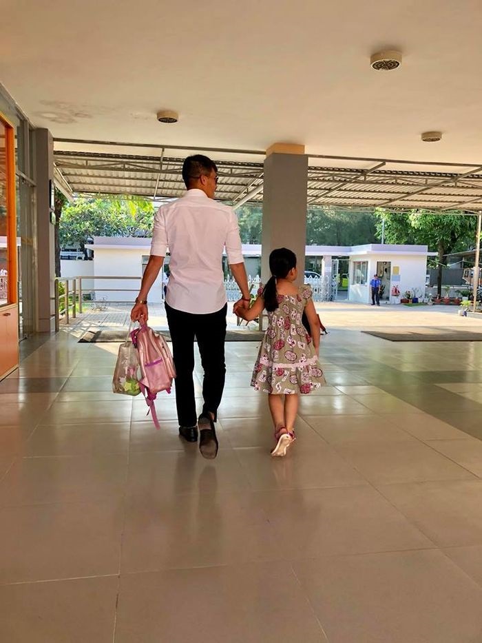 Chưa một lần công khai mặt con gái, Thủy Tiên lần đầu tiết lộ lý do chỉ đăng ảnh bé Bánh Gạo từ sau lưng - Ảnh 1 Chưa một lần công khai mặt con gái, Thủy Tiên lần đầu tiết lộ lý do chỉ đăng ảnh bé Bánh Gạo từ sau lưng - Ảnh 1