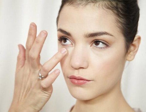1 viên vitamin E và 5 công thức giúp da sạch mụn, trắng mịn - Ảnh 1 1 viên vitamin E và 5 công thức làm đẹp giúp da sạch mụn, trắng mịn