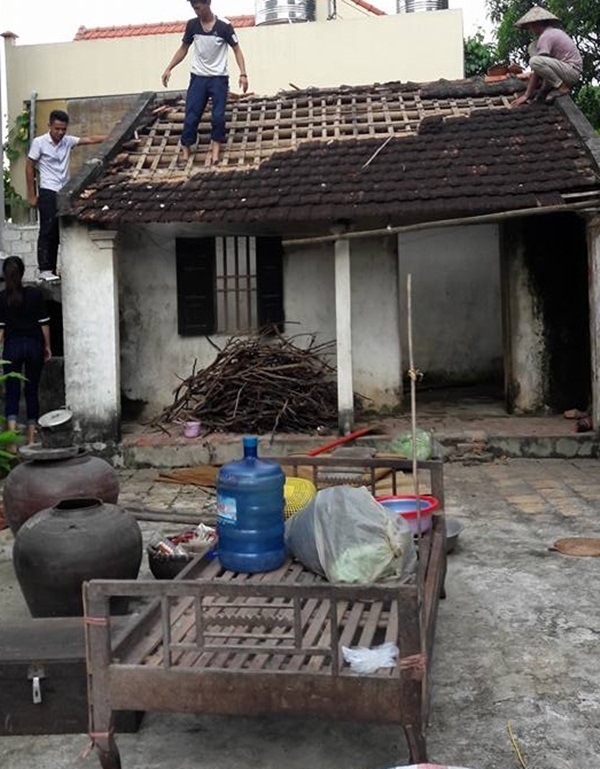 Xót xa cảnh đời neo đơn của cụ bà 70 tuổi nằm co ro trên chiếc chiếu mốc, đói đến nỗi không thể đi vệ sinh - Ảnh 3 Xót xa cảnh đời neo đơn của cụ bà 70 tuổi nằm co ro trên chiếc chiếu mốc, đói đến nỗi không thể đi vệ sinh - Ảnh 3