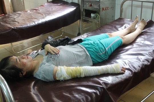 Cưới 9 tháng, vợ bị chồng đổ cả ấm nước sôi lên người - Ảnh 2 Cưới 9 tháng, vợ bị chồng đổ cả ấm nước sôi lên người