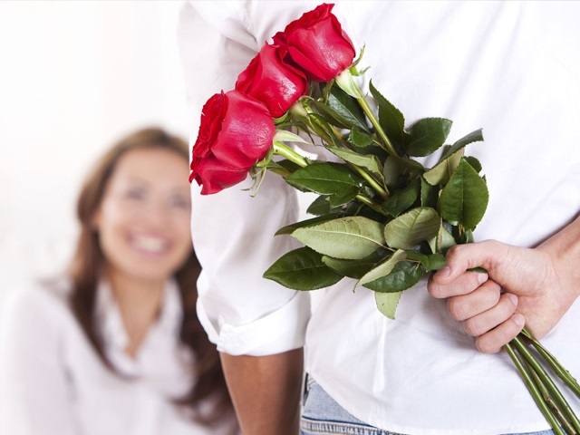 Nói với quý ông: Dù đã làm vợ, đàn bà vẫn rất cần hoa hồng! - Ảnh 2 Nói với quý ông: Dù đã làm vợ, đàn bà vẫn rất cần hoa hồng! - Ảnh 2