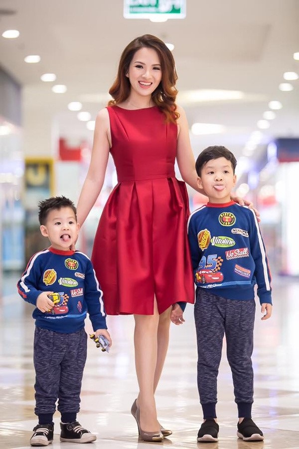 Đâu chỉ có Mai Ngọc, có một 'cô gái thời tiết' khác cũng xinh đẹp và có cuộc sống gia đình hạnh phúc như thế này - Ảnh 2 Đâu chỉ có Mai Ngọc, có một 'cô gái thời tiết' khác cũng xinh đẹp và có cuộc sống gia đình hạnh phúc như thế này - Ảnh 2