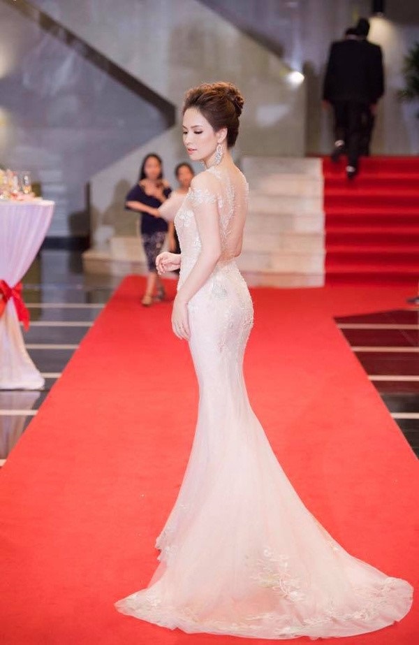 Đâu chỉ có Mai Ngọc, có một 'cô gái thời tiết' khác cũng xinh đẹp và có cuộc sống gia đình hạnh phúc như thế này - Ảnh 4 Đâu chỉ có Mai Ngọc, có một 'cô gái thời tiết' khác cũng xinh đẹp và có cuộc sống gia đình hạnh phúc như thế này - Ảnh 4