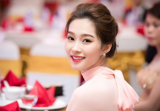 Chẳng cần khoe da thịt, những mỹ nhân Vbiz này vẫn thật 'chói chang' hút hồn người hâm mộ - Ảnh 7