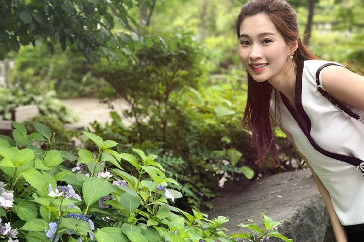 Chẳng cần khoe da thịt, những mỹ nhân Vbiz này vẫn thật 'chói chang' hút hồn người hâm mộ - Ảnh 8