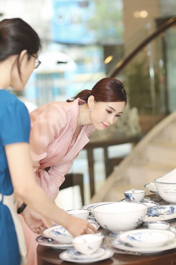 Chỉ đi mua đồ gia dụng chuẩn bị tổ ấm mới, 'Thần tiên tỷ tỷ' Đặng Thu Thảo vẫn đẹp xao xuyến thu hút mọi ánh nhìn - Ảnh 6 Chỉ đi mua đồ gia dụng chuẩn bị tổ ấm mới, 'Thần tiên tỷ tỷ' Đặng Thu Thảo vẫn đẹp xao xuyến thu hút mọi ánh nhìn - Ảnh 6