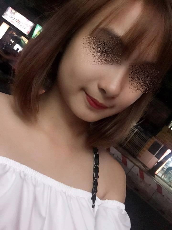 Ngủ với chồng người khác, cô gái bị đánh dã man, cắt tóc tả tơi giữa đường - Ảnh 2 Ngủ với chồng người khác, cô gái bị đánh dã man, cắt tóc tả tơi giữa đường - Ảnh 2