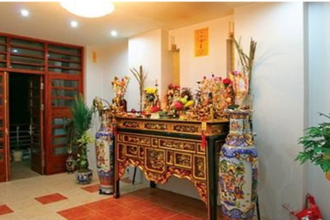 Muốn tiền vào như nước, gia đạo yên ổn thì phải nhớ những điều này khi đặt bàn thờ trong nhà - Ảnh 1 Muốn tiền vào như nước, gia đạo yên ổn thì phải nhớ những điều này khi đặt bàn thờ trong nhà - Ảnh 1