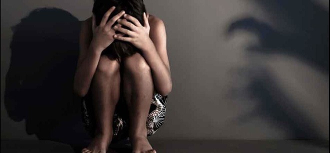 Phẫn nộ: Bị cha ruột liên tục cưỡng bức, bé gái 14 tuổi cắt cổ tay tự tử - Ảnh 2 Phẫn nộ: Bị cha ruột liên tục cưỡng bức, bé gái 14 tuổi cắt cổ tay tự tử - Ảnh 2