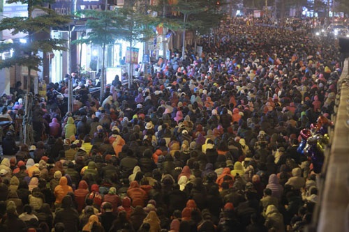 Nghìn người ngồi kín đường dự lễ cầu an tại chùa Phúc Khánh - Ảnh 4
