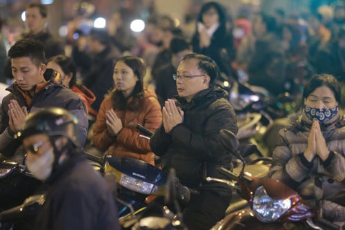 Nghìn người ngồi kín đường dự lễ cầu an tại chùa Phúc Khánh - Ảnh 6