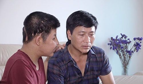 Diễn viên Quốc Tuấn quyết không sinh thêm con: 'Tôi dồn tất cả để chữa cho Bôm. Con tôi sẽ trưởng thành như những đứa trẻ khác!' - Ảnh 2 Diễn viên Quốc Tuấn quyết không sinh thêm con: 'Tôi dồn tất cả để chữa cho Bôm. Con tôi sẽ trưởng thành như những đứa trẻ khác!' - Ảnh 2