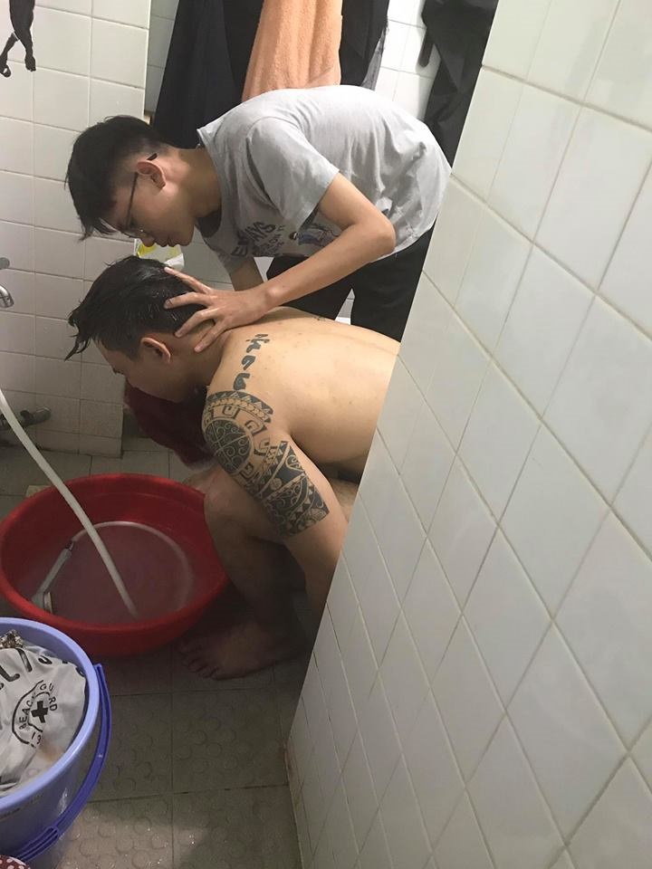 Bức tâm thư của ca sĩ Đông Hùng gửi em trai sau khi bị giang hồ chém Bức tâm thư của ca sĩ Đông Hùng gửi em trai sau khi bị giang hồ chém