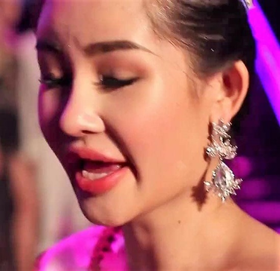 Sau khi đứng cạnh tân Hoa hậu Đại dương 'môi tều', Dương Triệu Vũ đã treo status thế này đây - Ảnh 8