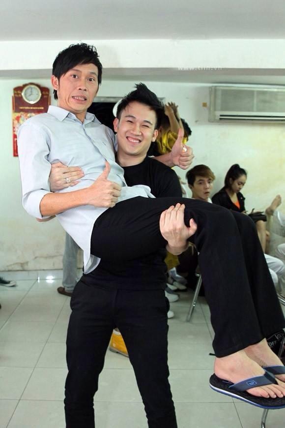 Sau phát biểu của nhạc sĩ Vinh Sử: Cư dân mạng vẫn ủng hộ Hoài Linh ngồi 'ghế nóng' - Ảnh 1 Sau phát biểu của nhạc sĩ Vinh Sử: Cư dân mạng vẫn ủng hộ Hoài Linh