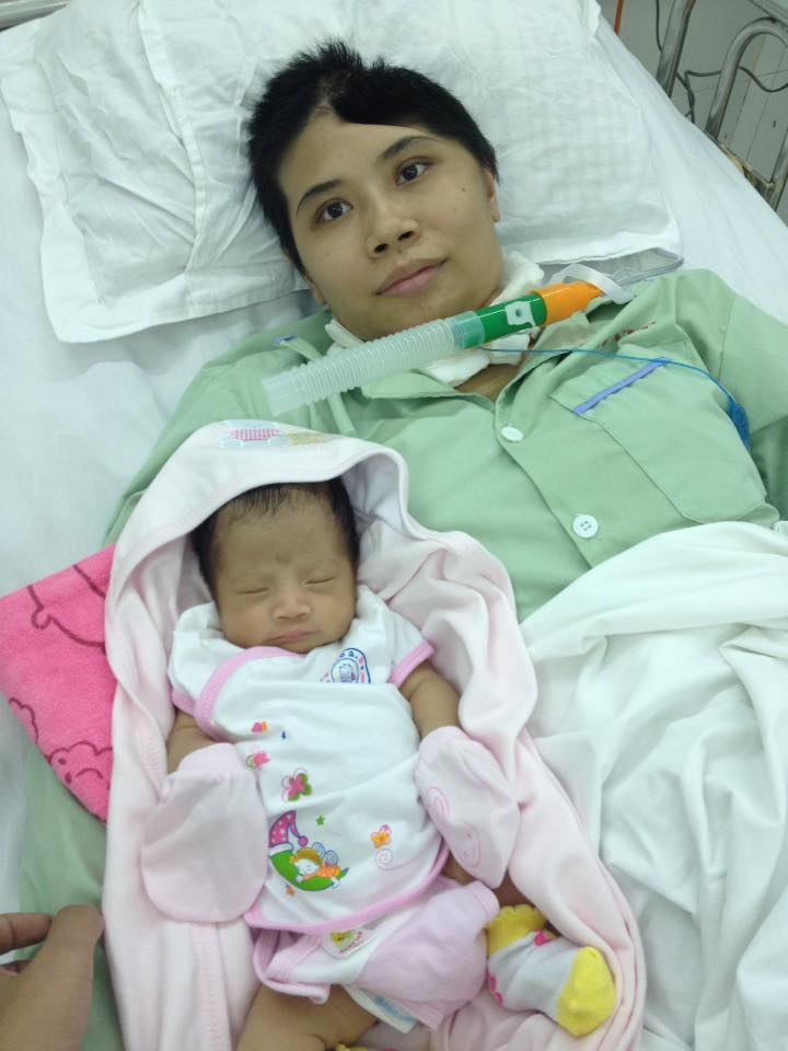 Khoảnh khắc xúc động: Nhân vật bài viết ‘Sản phụ xinh đẹp bất ngờ bị xuất huyết não’ đã về nhà đoàn tụ cùng chồng con - Ảnh 3 Khoảnh khắc xúc động: Nhân vật bài viết ‘Sản phụ xinh đẹp bất ngờ bị xuất huyết não’ đã về nhà đoàn tụ cùng chồng con - Ảnh 3